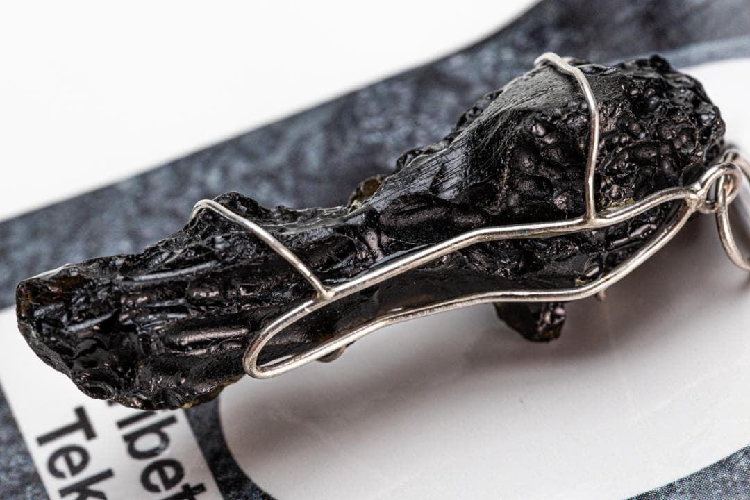 H&E社　チベタンテクタイト 原石 ペンダントトップ bb02