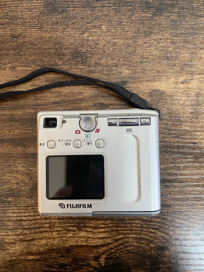<値下げしました> FUJIFILM FinePix 40i デジタルカメラ
