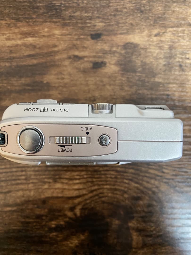 <値下げしました> FUJIFILM FinePix 40i デジタルカメラ