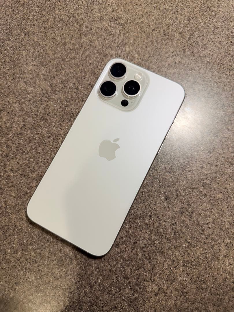 iPhone 15 ProMax 512GB LVケース付き