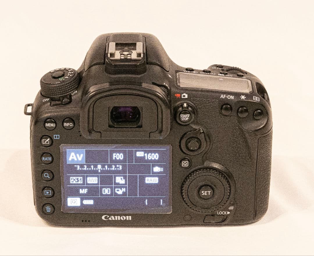 Canon EOS 7D Mark II ★純正バッテリーグリップ・元箱等付き