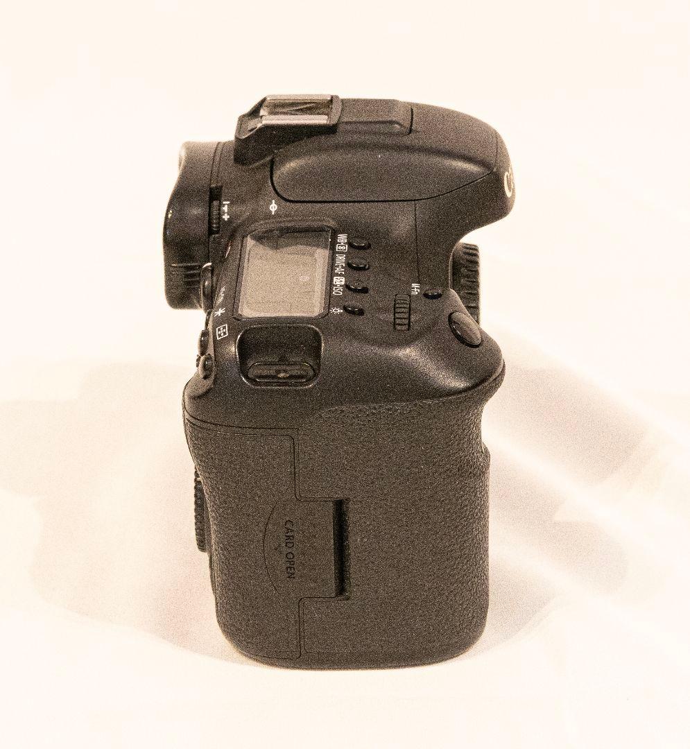 Canon EOS 7D Mark II ★純正バッテリーグリップ・元箱等付き