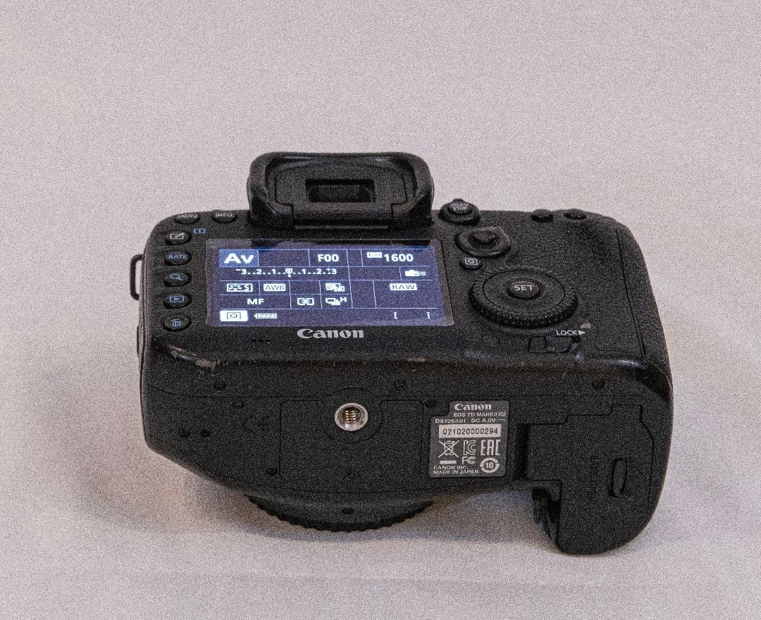 Canon EOS 7D Mark II ★純正バッテリーグリップ・元箱等付き