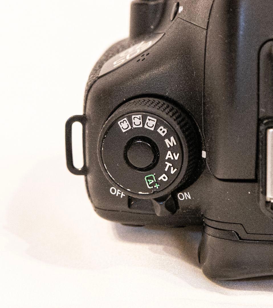 Canon EOS 7D Mark II ★純正バッテリーグリップ・元箱等付き