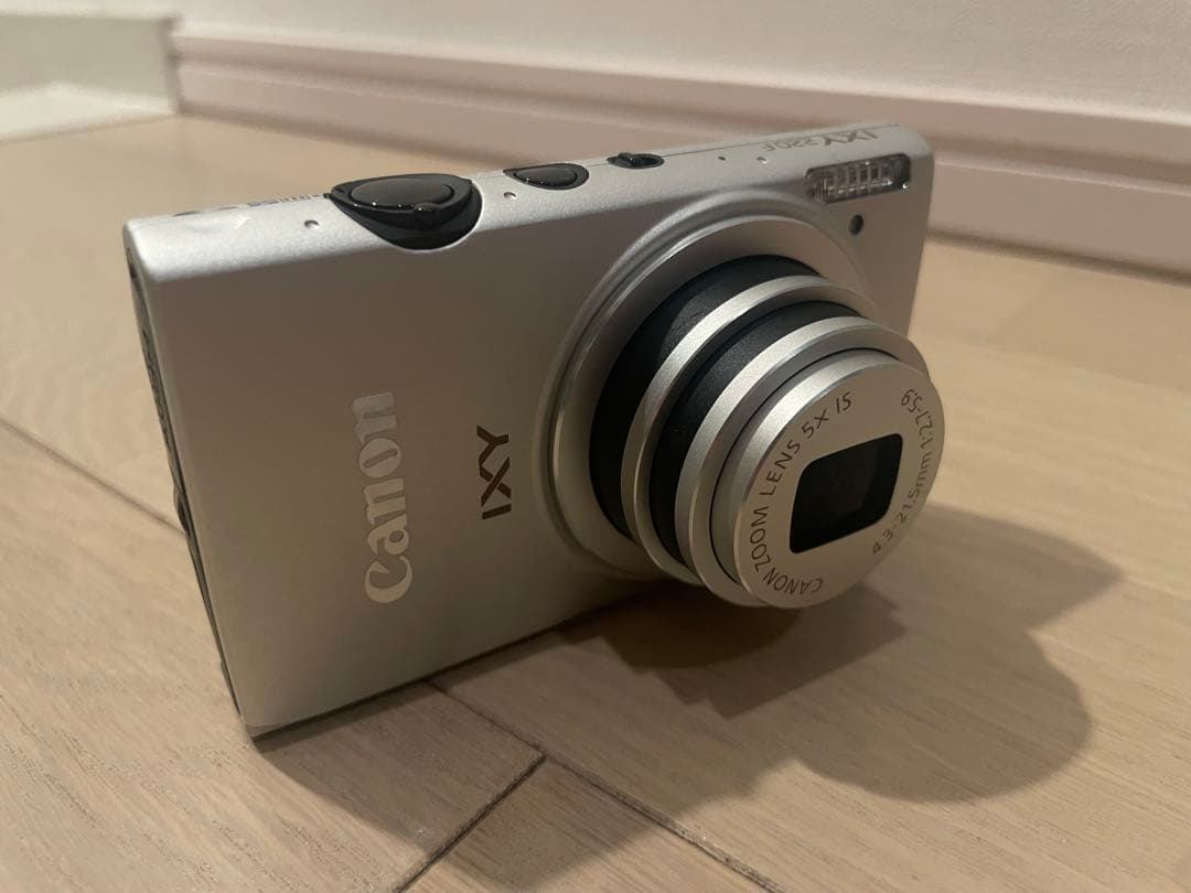 Canon IXY 220F シルバー コンパクトデジカメ