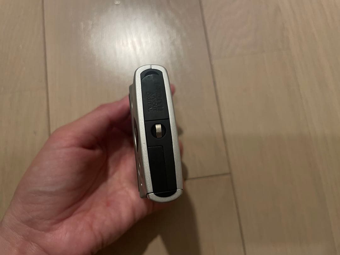 Canon IXY 220F シルバー コンパクトデジカメ