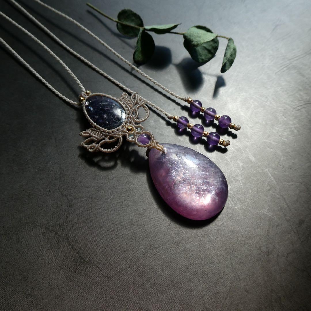 アイオライトサンストーン・レピドライトのマクラメネックレス