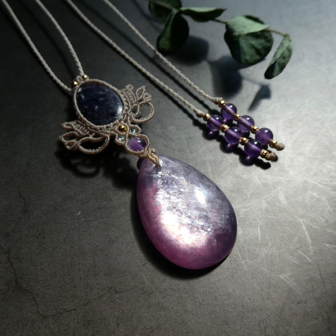 アイオライトサンストーン・レピドライトのマクラメネックレス