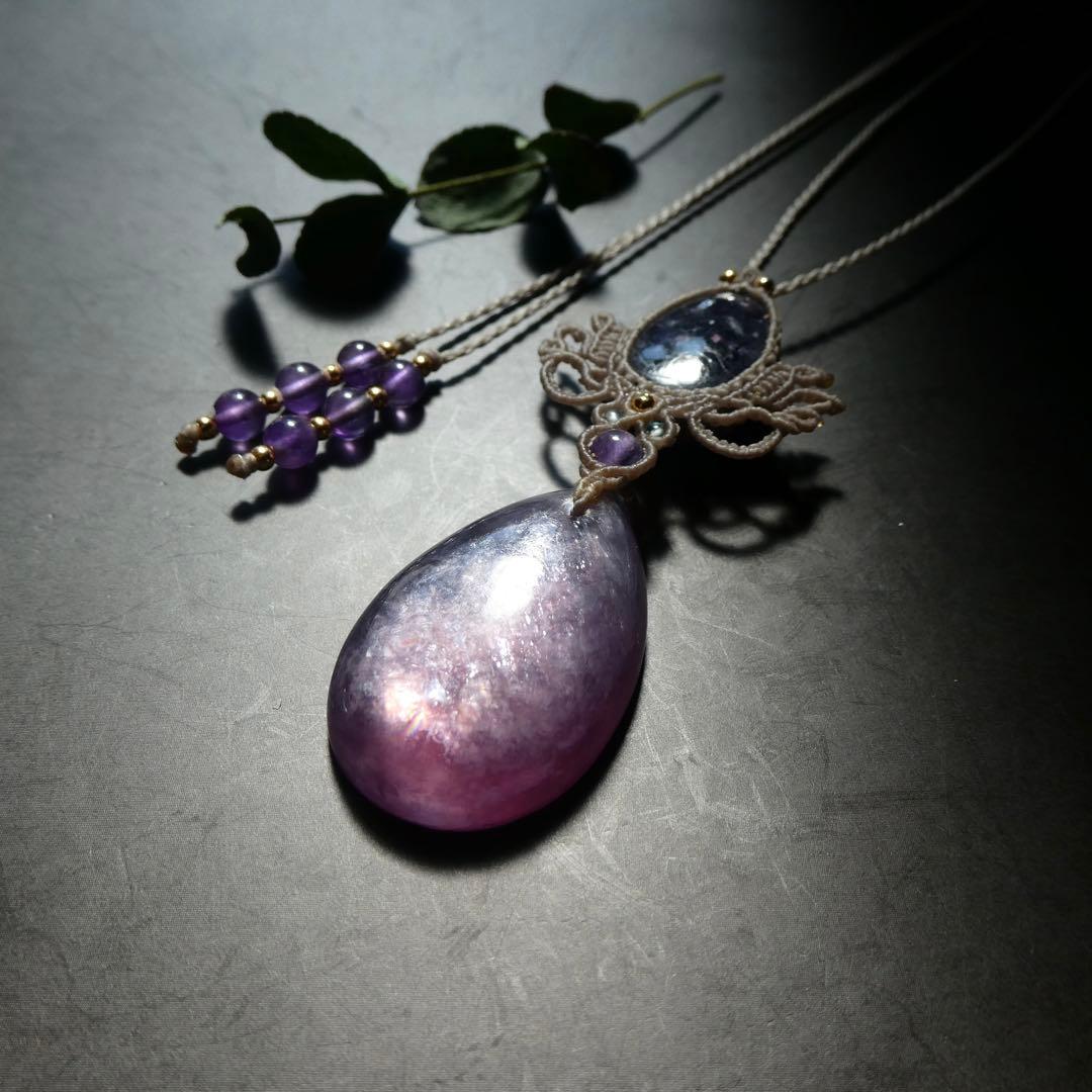 アイオライトサンストーン・レピドライトのマクラメネックレス