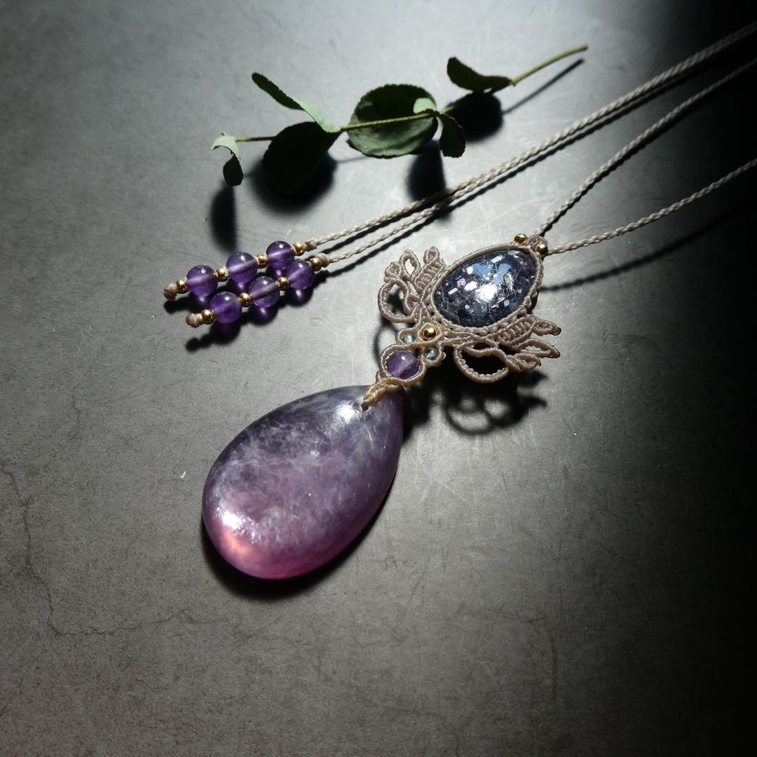 アイオライトサンストーン・レピドライトのマクラメネックレス