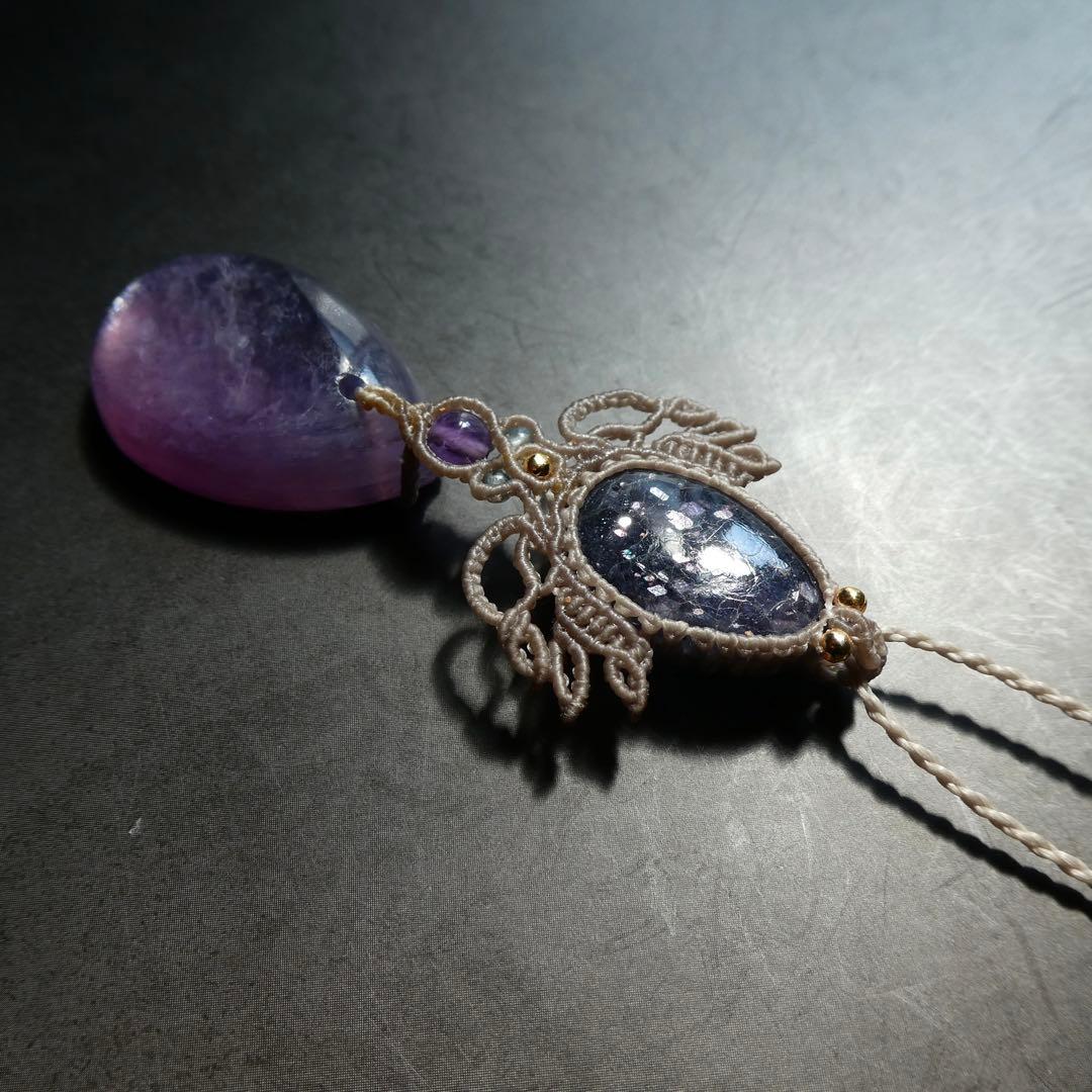 アイオライトサンストーン・レピドライトのマクラメネックレス