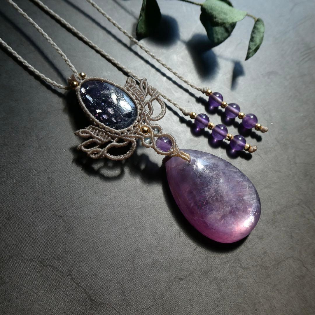 アイオライトサンストーン・レピドライトのマクラメネックレス