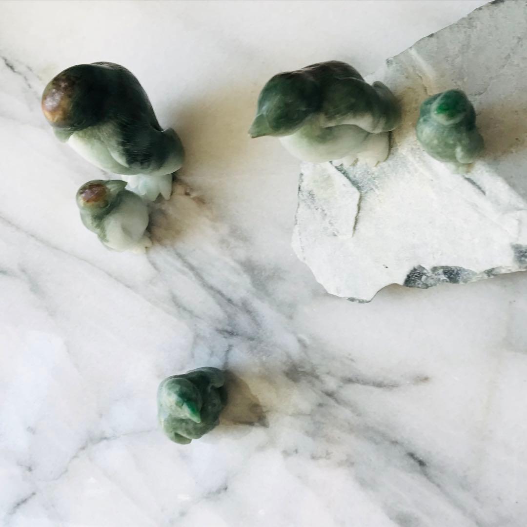 【O2094-001】翡翠　ミャンマー産　彫刻　カービング　置物　ペンギン