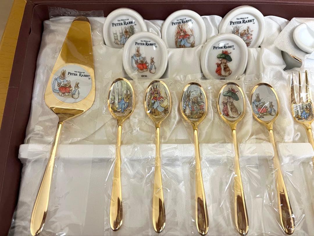 ○専用○ アサヒ　ピーターラビット カトラリーセット　ゴールド　皿中七宝