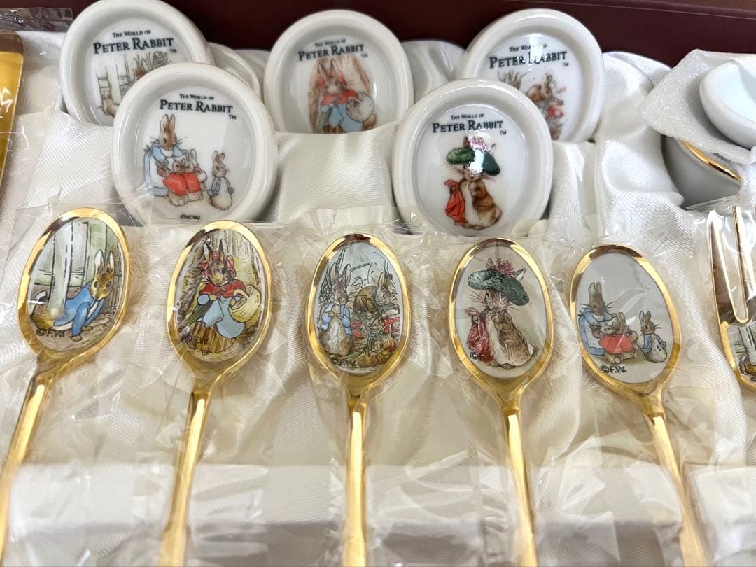 ○専用○ アサヒ　ピーターラビット カトラリーセット　ゴールド　皿中七宝