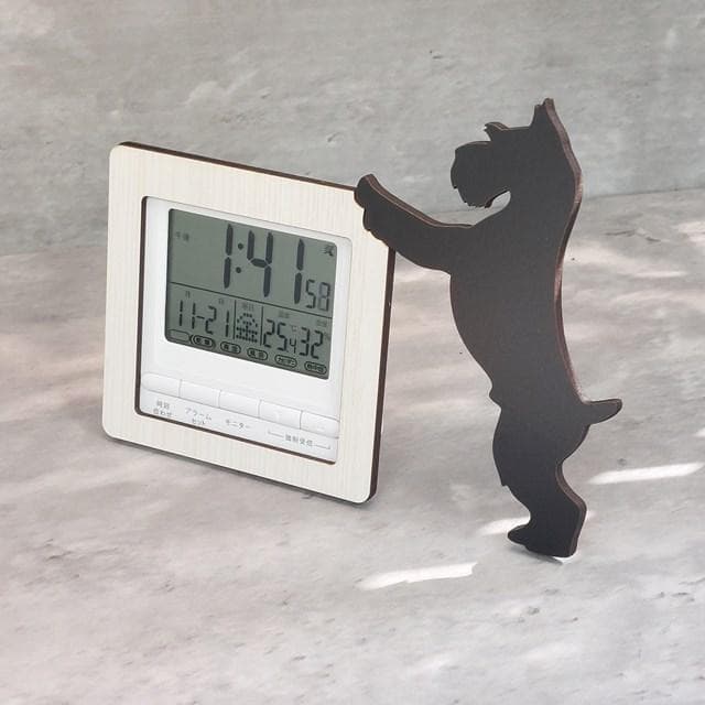 【電波時計】ワンちゃんが寄り添う電波デジタル時計 ― シュナウザー　黒