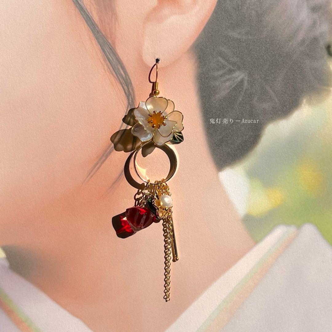 椿と桜と鬼灯の苺のような和風ピアス イヤリング(スワロフスキー)