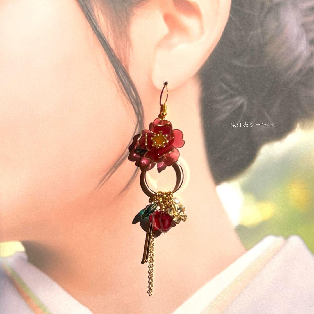 椿と桜と鬼灯の苺のような和風ピアス イヤリング(スワロフスキー)