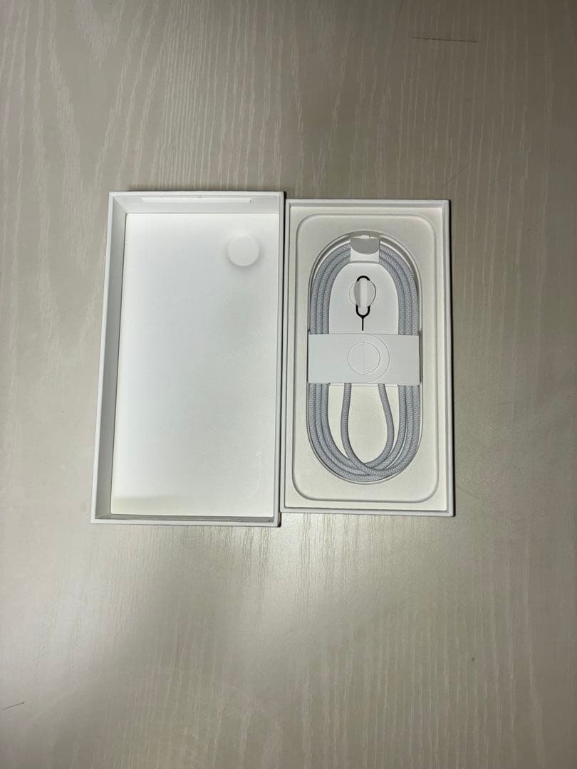 iPhone16e 本体　箱あり 6ヶ月使用