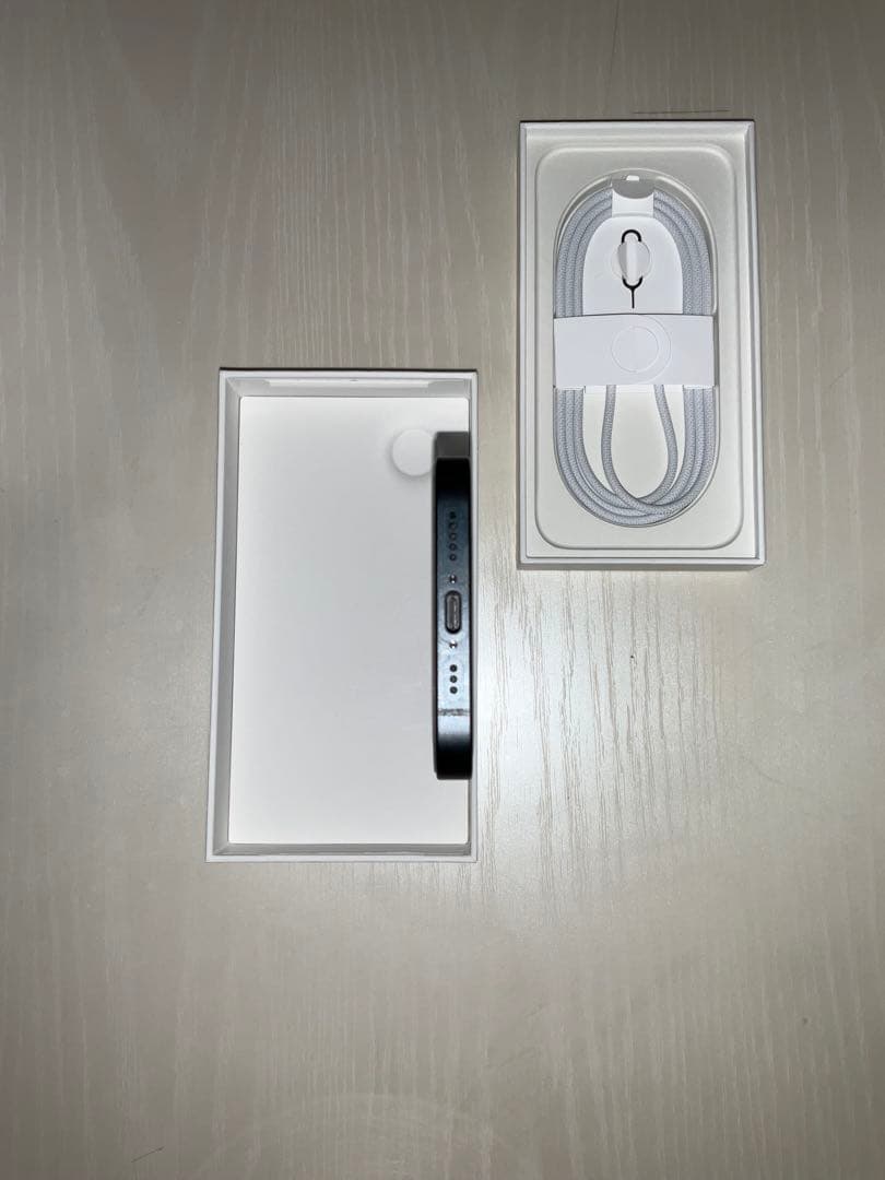 iPhone16e 本体　箱あり 6ヶ月使用