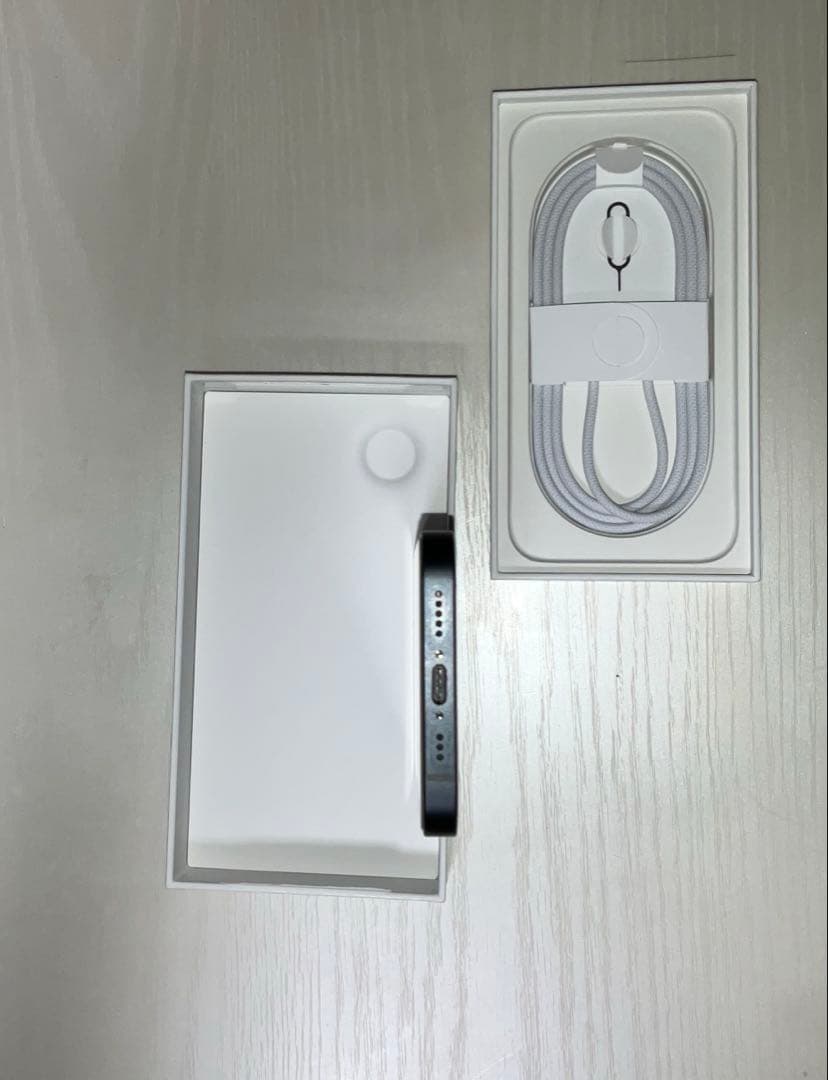 iPhone16e 本体　箱あり 6ヶ月使用