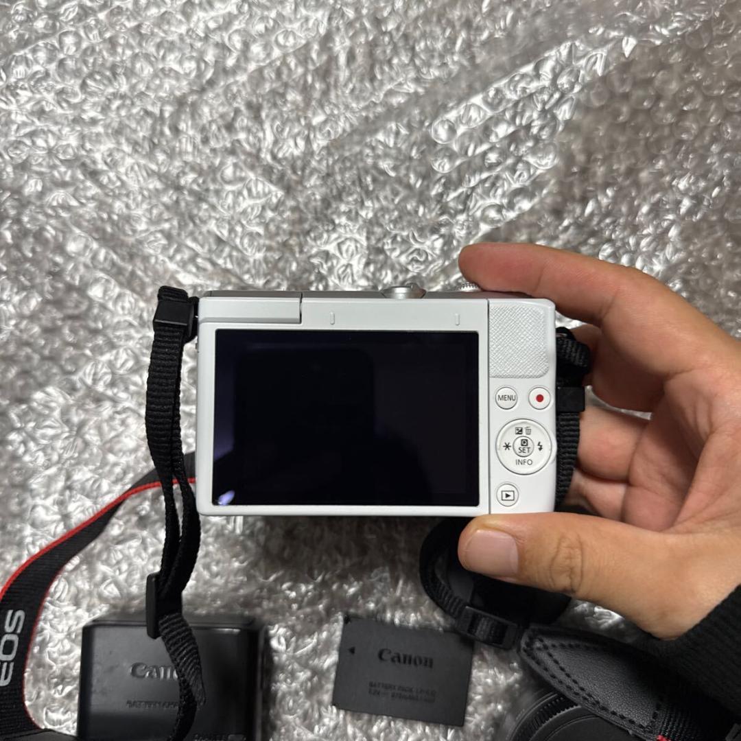 キャノン EOS M100【ダブルレンズキット】