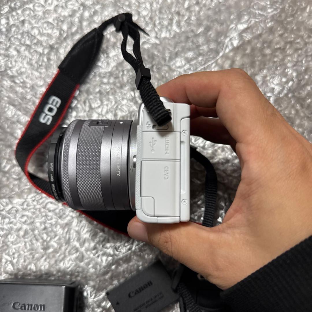 キャノン EOS M100【ダブルレンズキット】