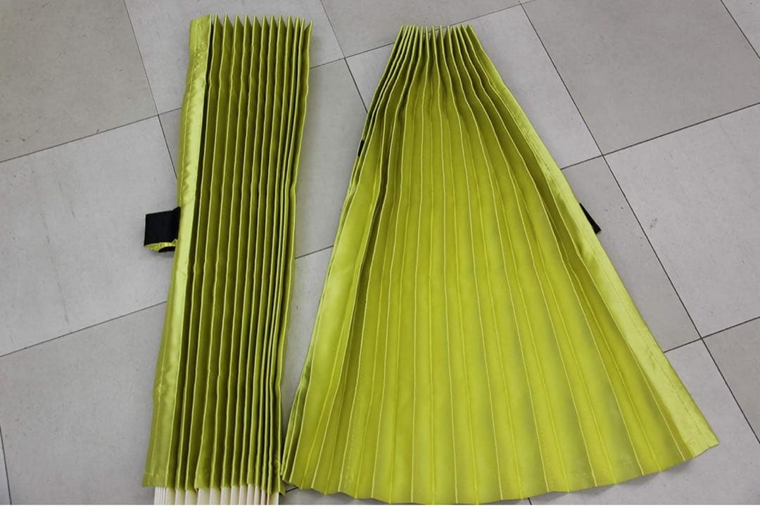 トラックカーテン高級サテン表レモンイエロー/裏黒リバーシブル240㎝ｘ丈85㎝