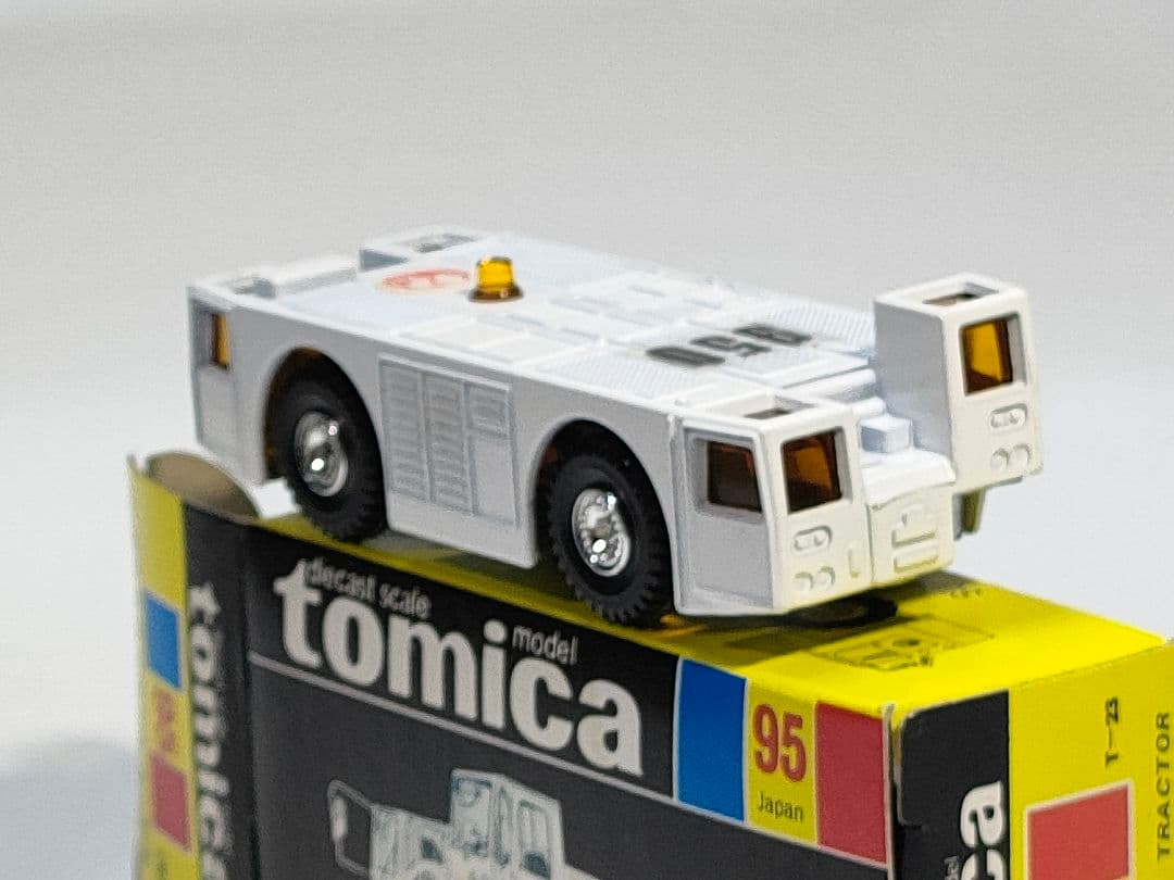 黒箱トミカ 95 JAL日本航空ジャンボ牽引車　美品　日本製