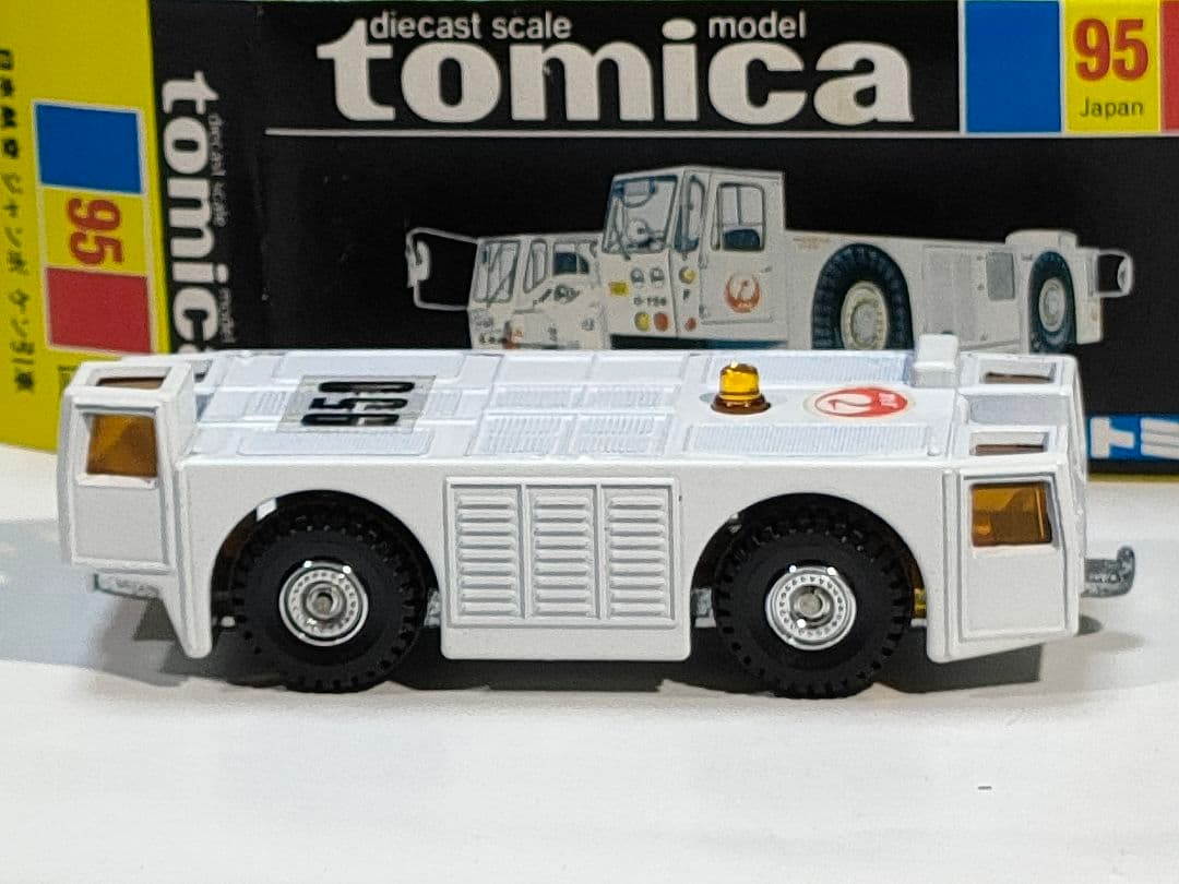 黒箱トミカ 95 JAL日本航空ジャンボ牽引車　美品　日本製
