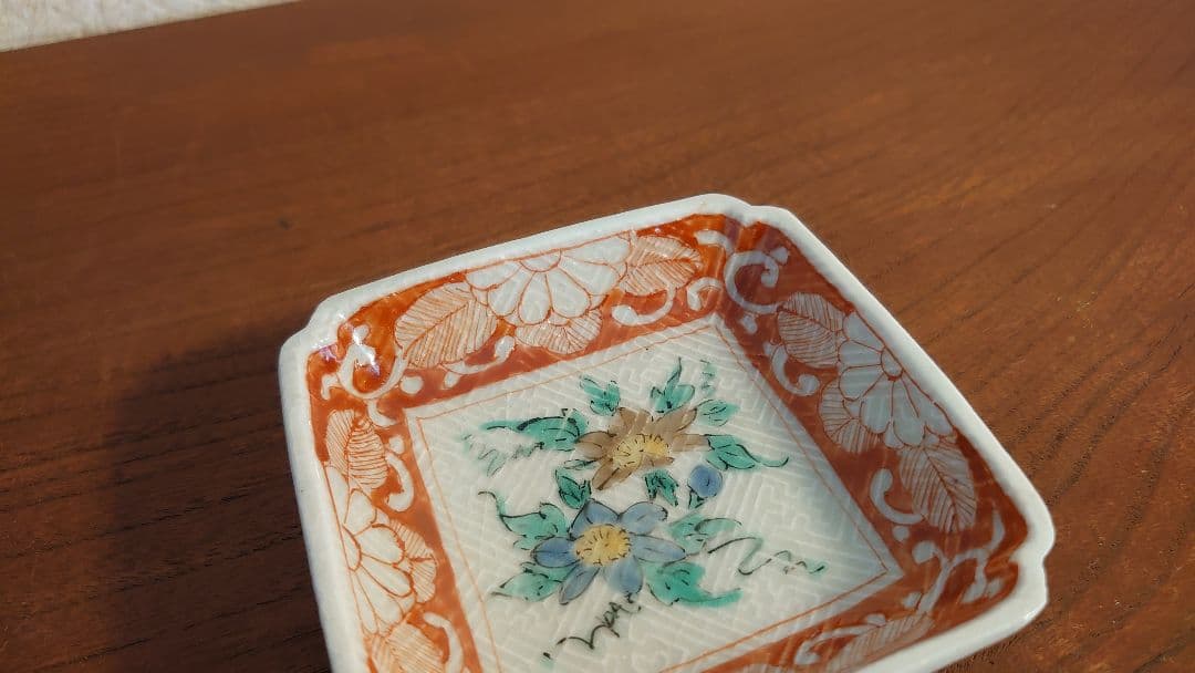 古九谷　古伊万里　赤絵　陽刻文　華の図　飯田屋　宮本屋窯　越中丸山焼　１客