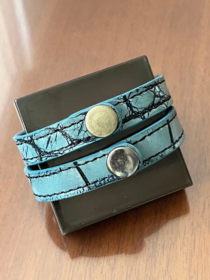 ワニ革・ポロサス牛革　水色レザースナップボタンブレスレットペアセット
