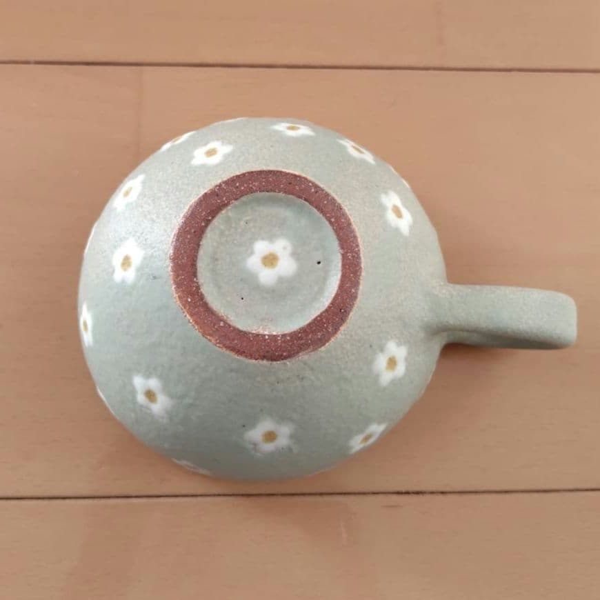 【三ツ持啓】グリーンの小花カップ 緑　食器　うつわ 三ッ持啓　金井啓