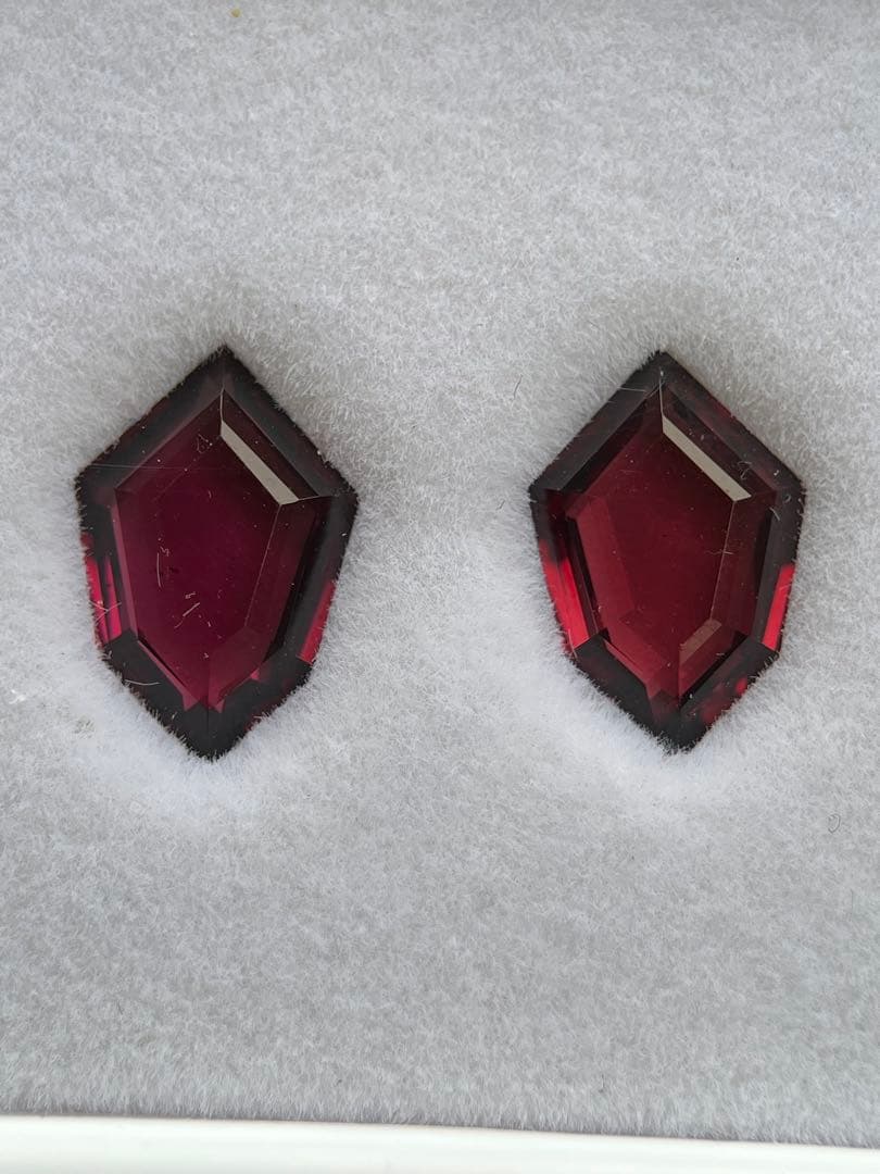 ロードライトガーネットルースペアー2ctRhodolite Garnet