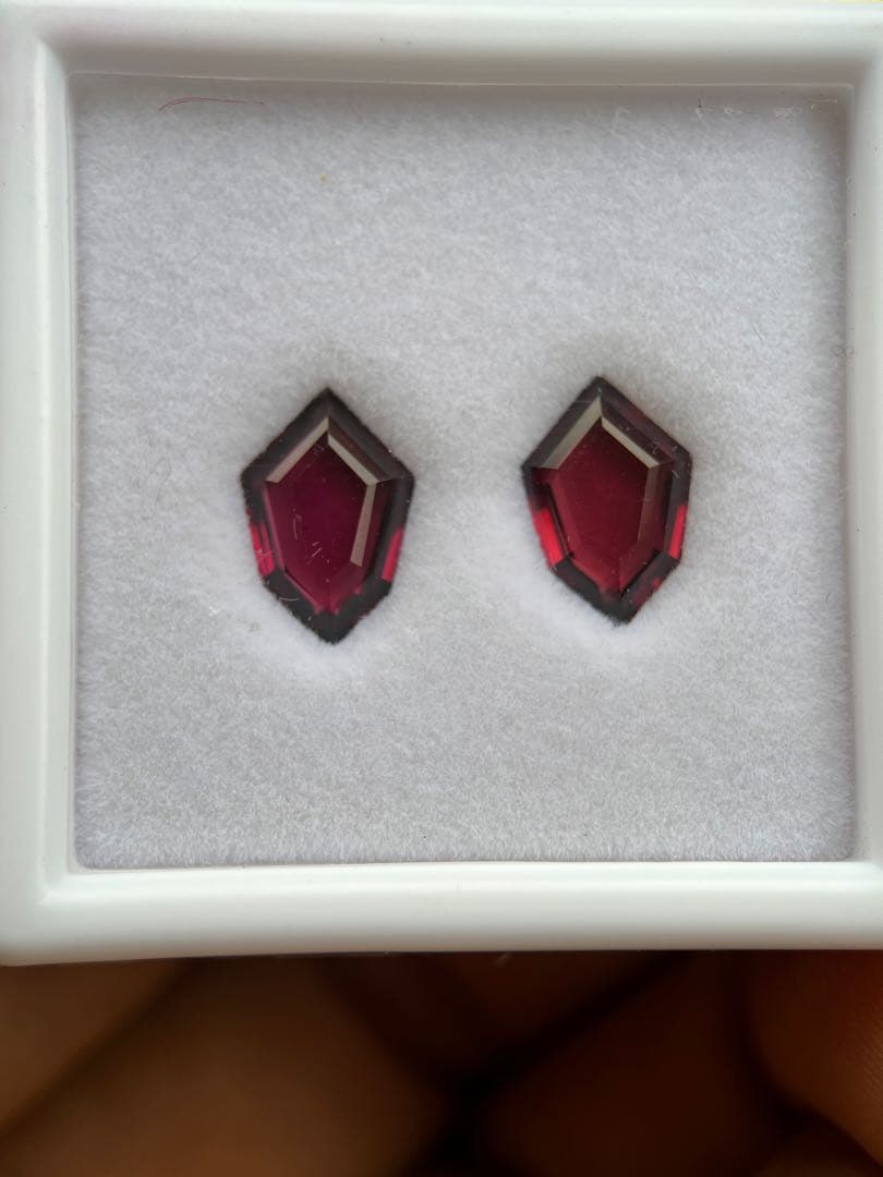 ロードライトガーネットルースペアー2ctRhodolite Garnet