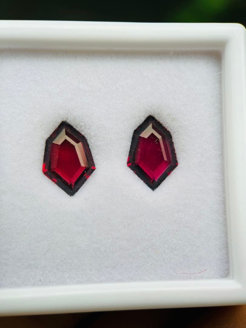 ロードライトガーネットルースペアー2ctRhodolite Garnet