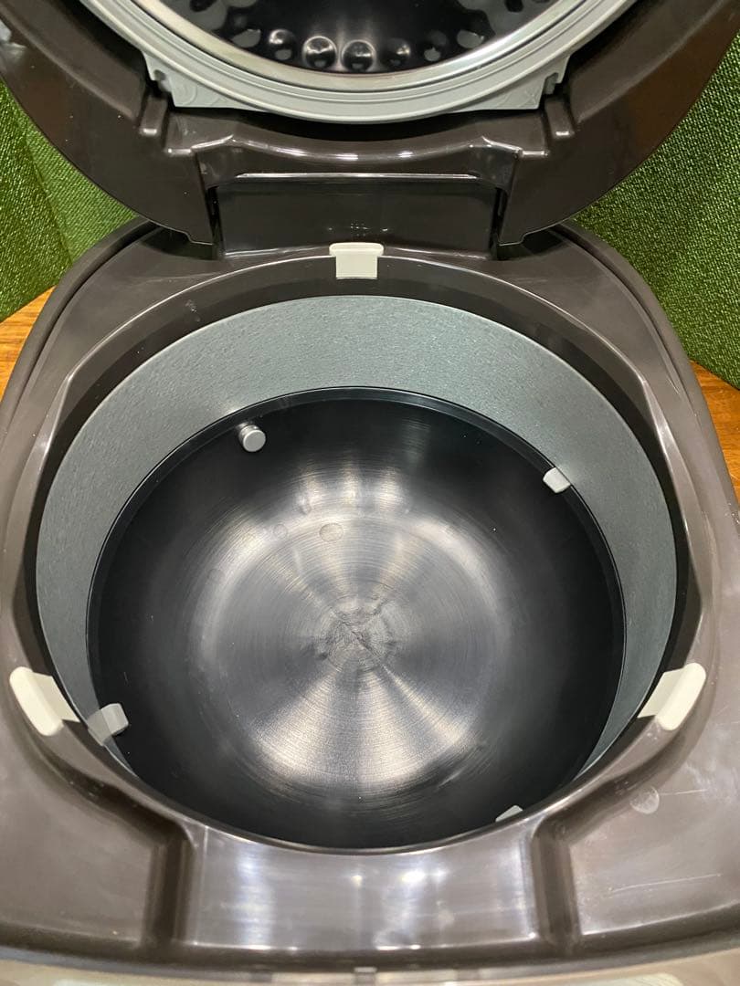 【美品】Zojirushi 象印　豪熱沸とうIH炊飯器　NP-VN10