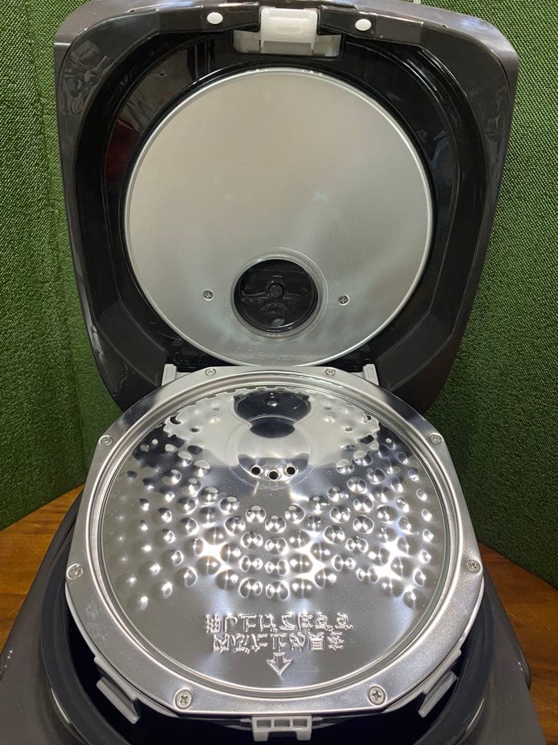 【美品】Zojirushi 象印　豪熱沸とうIH炊飯器　NP-VN10