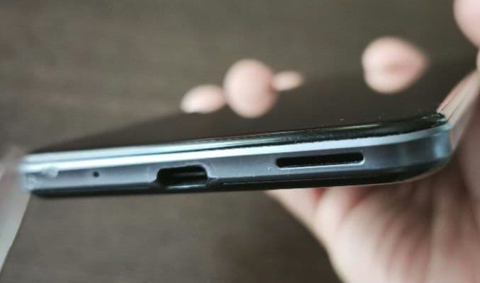 シャープAQUOS sence4plusブラック