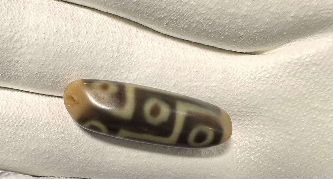 貴重なチベットの九眼天珠　ジィー　Dzi