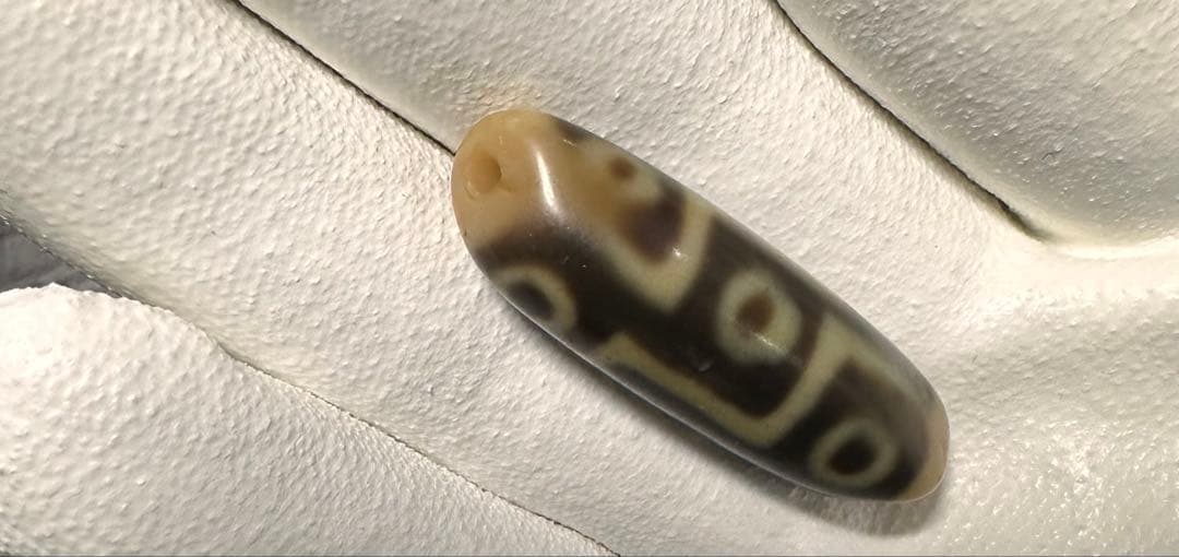 貴重なチベットの九眼天珠　ジィー　Dzi