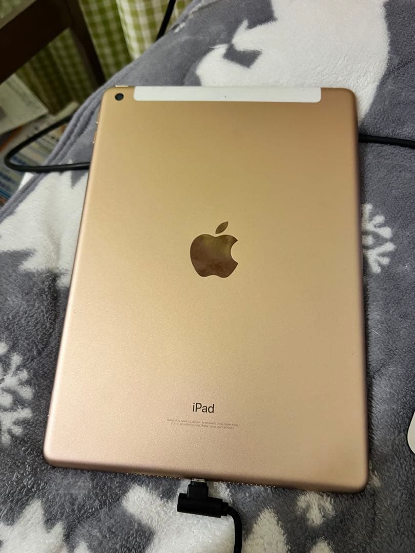 iPad第6世代　本体　32G SIMフリー