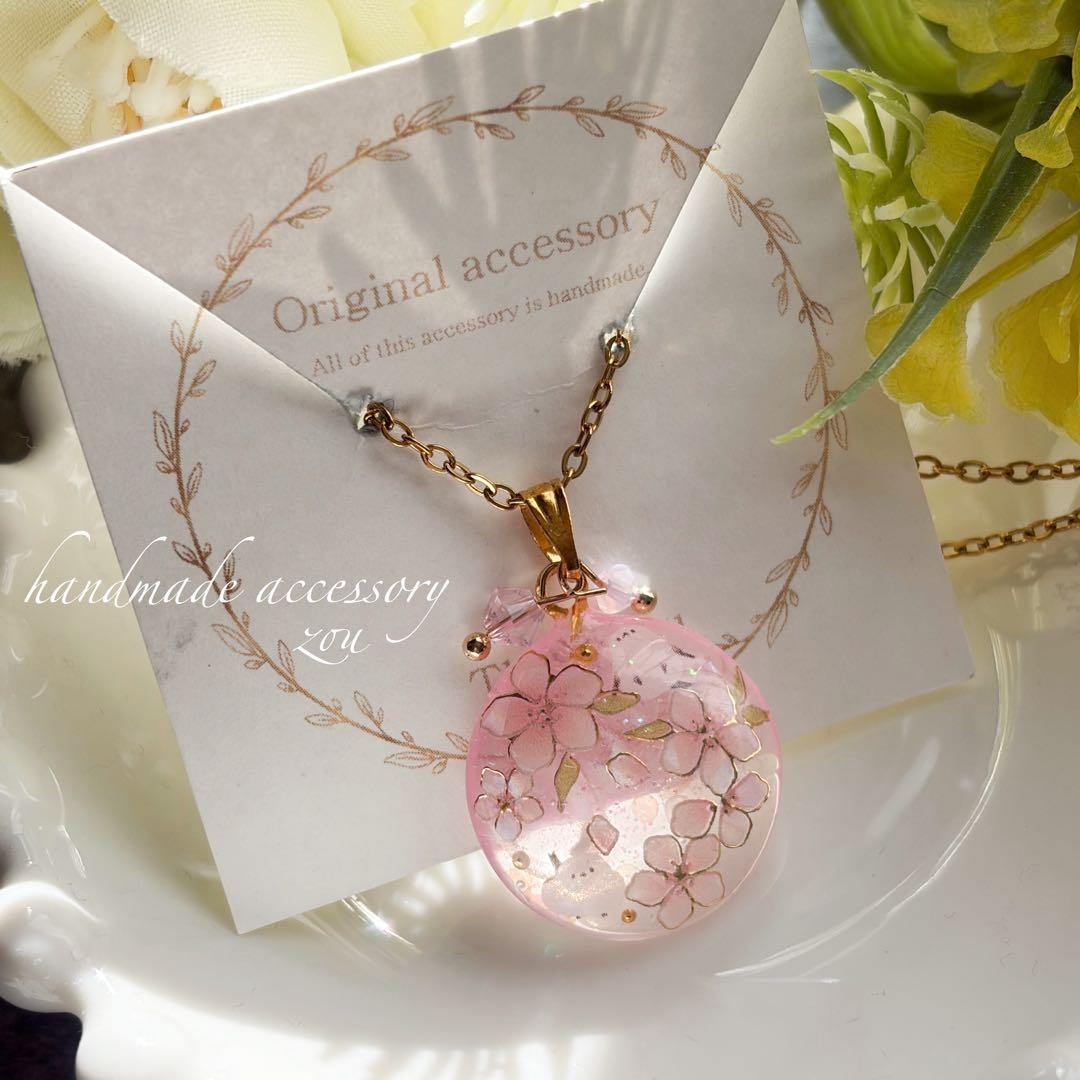シマエナガとふんわり桜＊レジンネックレス