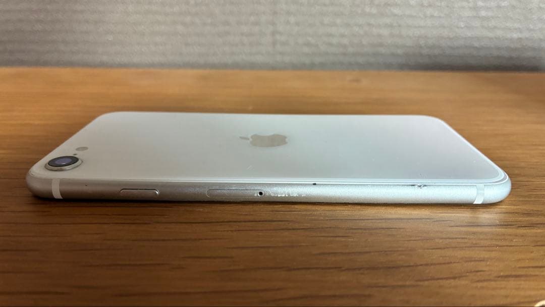 ㊹iPhone SE 第2世代 128GB ホワイト SIMフリー画面小傷多数
