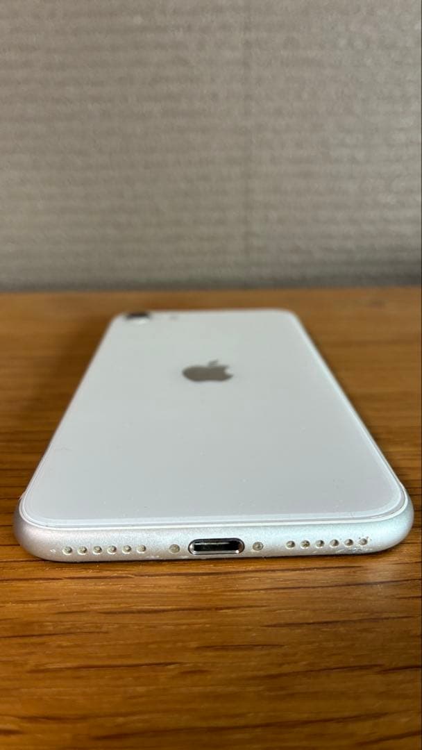㊹iPhone SE 第2世代 128GB ホワイト SIMフリー画面小傷多数