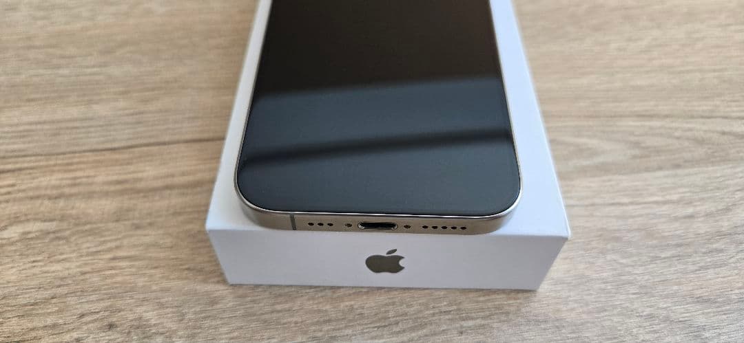 【美品】Apple iPhone 15 Pro 128 ナチュラルチタニウム