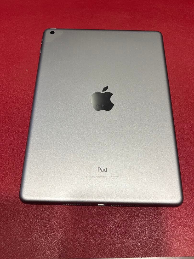【最終値下げ】iPad スペースグレー 本体 + 純正タッチペン、赤色カバー