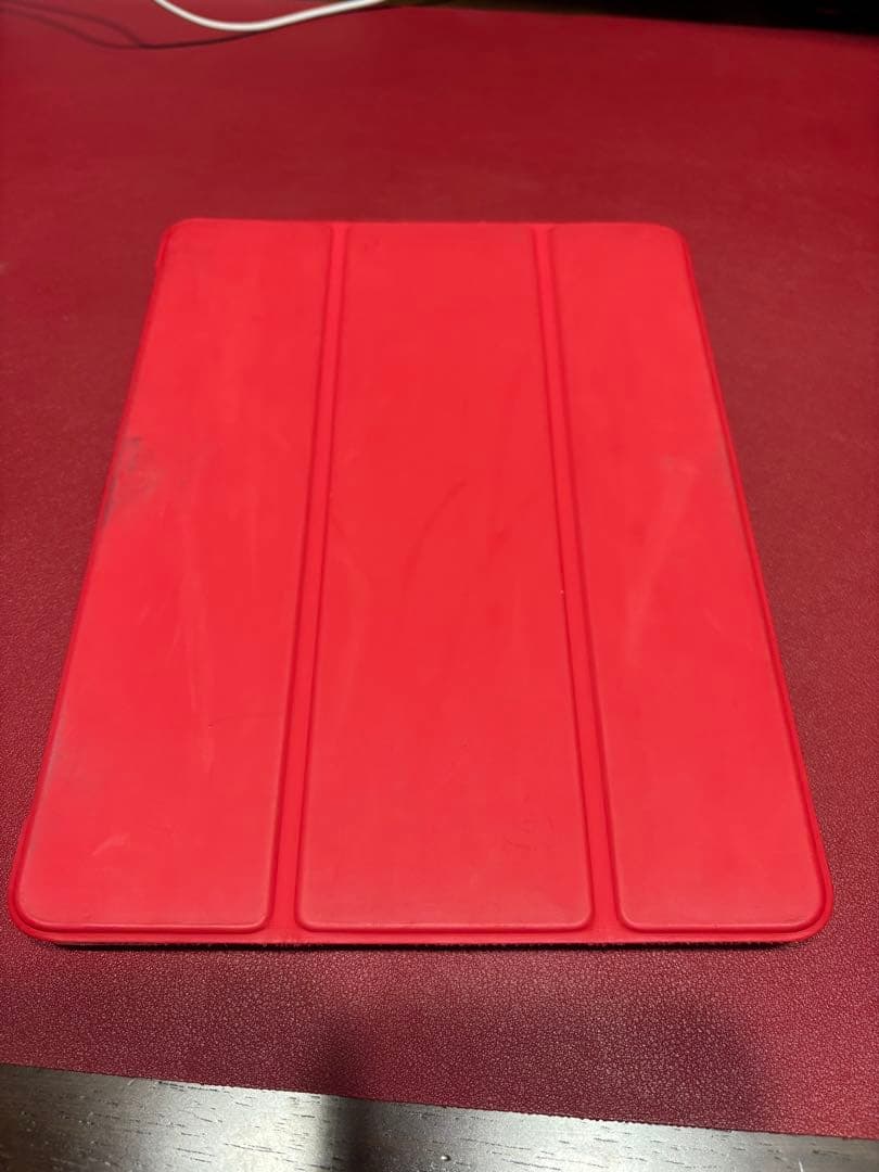 【最終値下げ】iPad スペースグレー 本体 + 純正タッチペン、赤色カバー