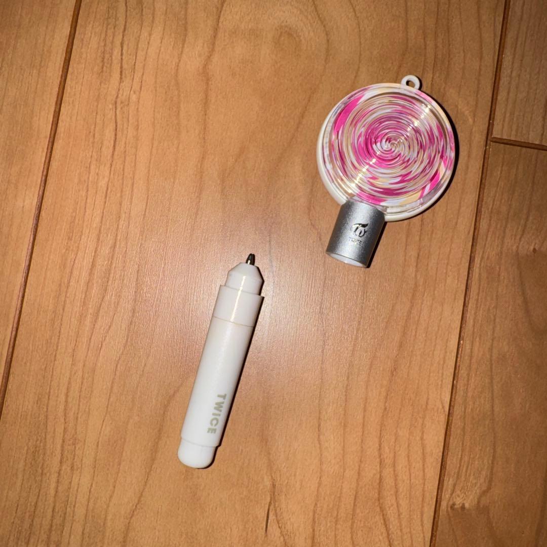 twice ミニペンライト　ボールペン　キーホルダー