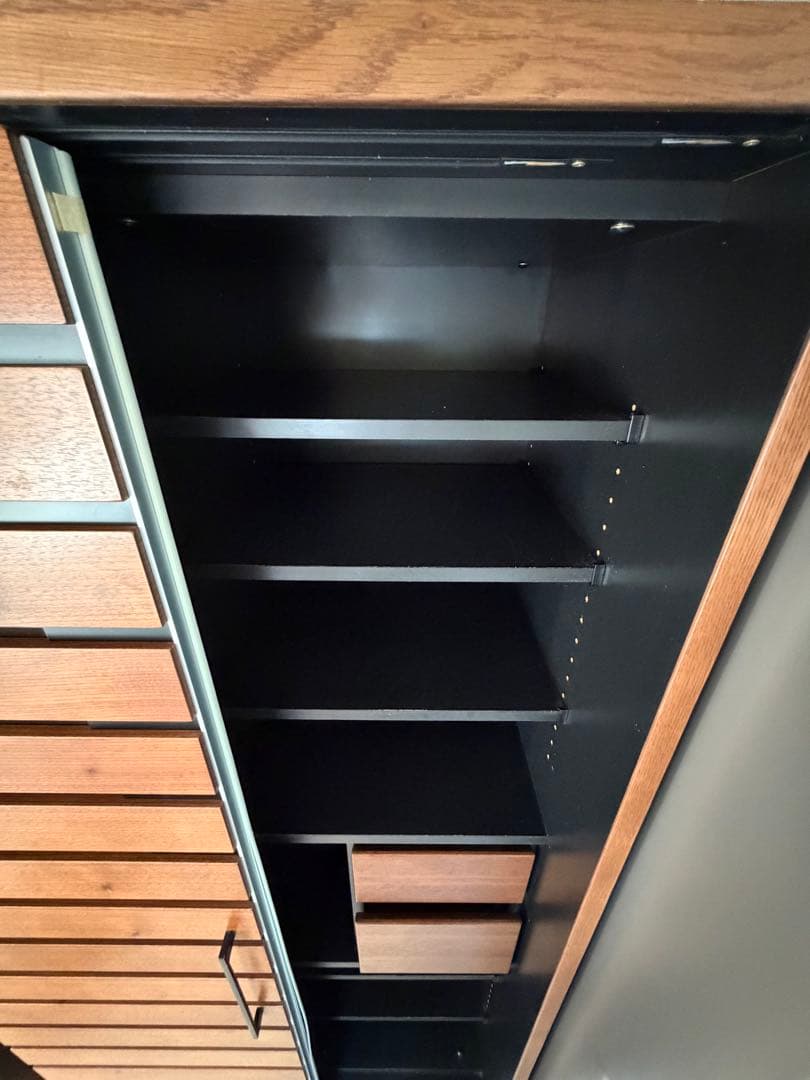 シギヤマ家具工業　ウォールナット突板　食器棚